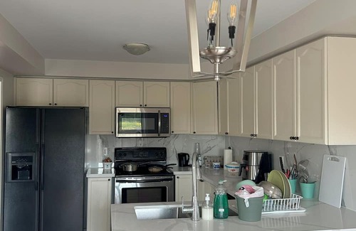 Brampton Casa | 2 Bed and 1.5 Bath Rooms