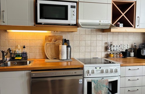 Oulu Condominio | Entire Cozy 2-bedroom house in Oulu with parking, Sauna, patio, narture.
