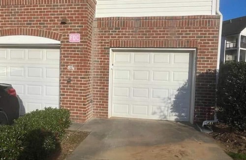 Charlotte Casa | 3 Bdrm Hideaway with Garage