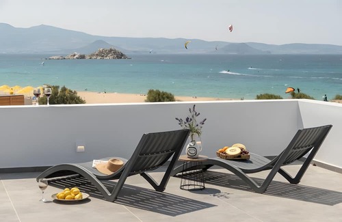 Mikri Vigla Apartamento | Apartment 'Afros Beachfront' with Sea View, Wi-Fi and Air Conditioning