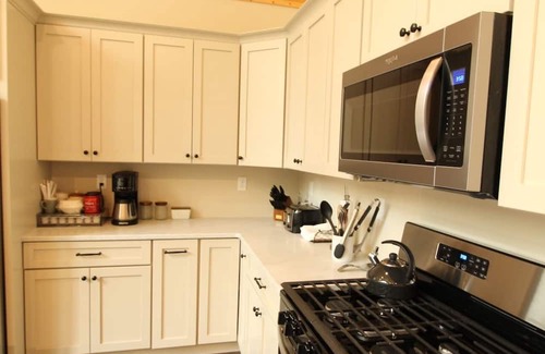 Brownfield Casa | Spacious 5-bedroom house with short walk to the banks of the Saco river