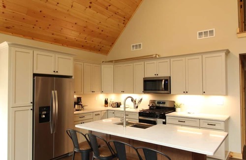 Brownfield Casa | Spacious 5-bedroom house with short walk to the banks of the Saco river