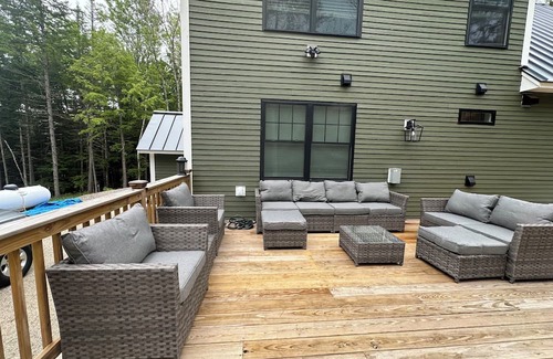 Brownfield Casa | Spacious 5-bedroom house with short walk to the banks of the Saco river