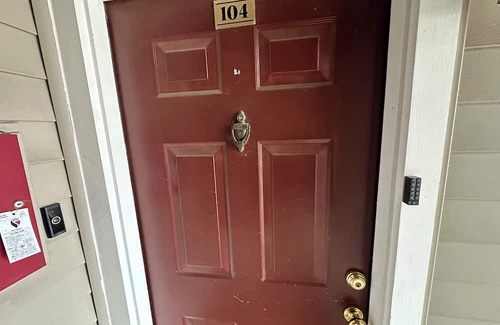 Bull Run Condominio | Charming 2-bedroom 2-bath condo fully equipped-furnished in wonderful Manassas