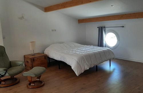Regusse Apartamento | In a private estate, large studio with terrace
