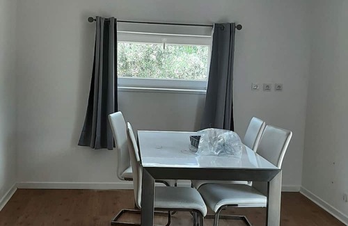 Regusse Apartamento | In a private estate, large studio with terrace