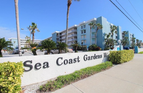 New Smyrna Beach Condominio | ☀️Beachfront Corner Unit-Pool-Sea Coast Gardens II 301☀️
