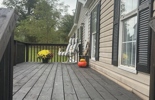 Montgomery Casa | Spacious house with an open floor plan. Family friendly. Serene back yard.