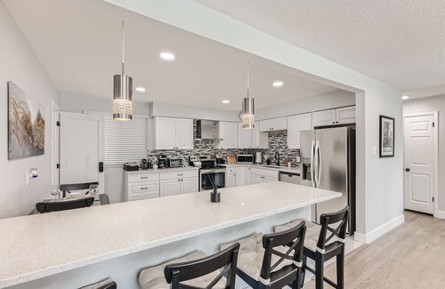 Lamar Heights Area Casa | 2BR Private Getaway w/Fenced Yard, Pet Friendly