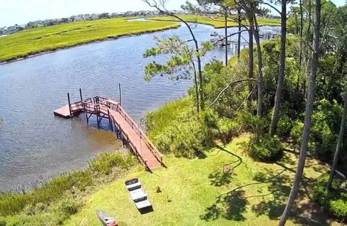 Long Beach Apartamento | Scenic 3-bedroom apartment with WiFi, AC on Davis Canal in Oak Island.