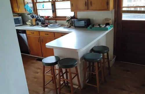Long Beach Apartamento | Scenic 3-bedroom apartment with WiFi, AC on Davis Canal in Oak Island.
