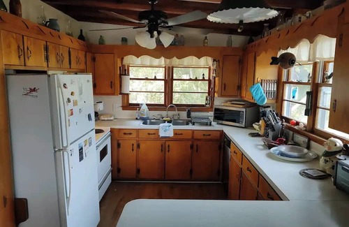 Long Beach Apartamento | Scenic 3-bedroom apartment with WiFi, AC on Davis Canal in Oak Island.