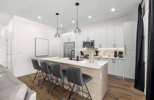 Pinecrest West Park Casa | Spacious New-Build 3Br Home Near Downtown Tampa
