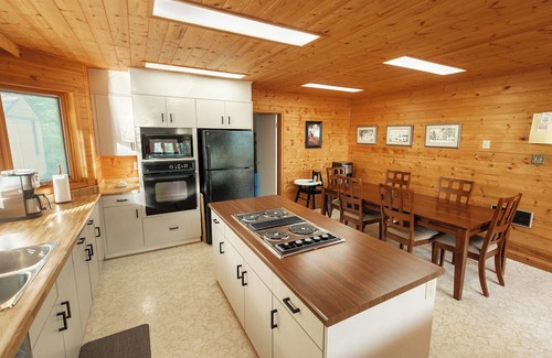 Victoria Beach Cabina | Magical lakefront cabin retreat in Victoria Beach!