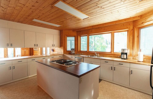 Victoria Beach Cabina | Magical lakefront cabin retreat in Victoria Beach!