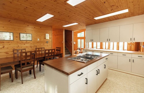 Victoria Beach Cabina | Magical lakefront cabin retreat in Victoria Beach!