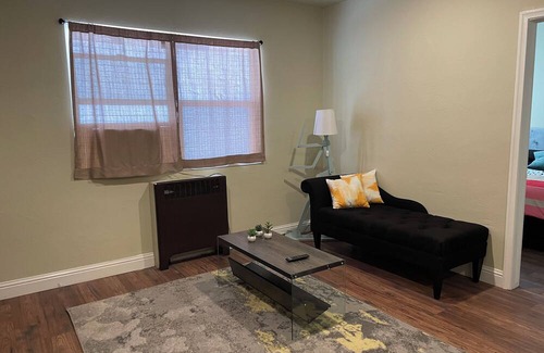 Reno/Tahoe Airport Apartamento | Cozy 1-bedroom apartment. Close to River Walk and Downtown.