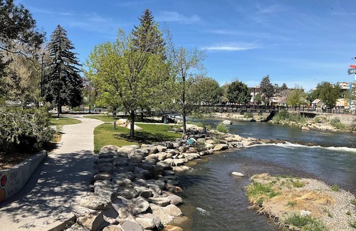 Reno/Tahoe Airport Apartamento | Cozy 1-bedroom apartment. Close to River Walk and Downtown.