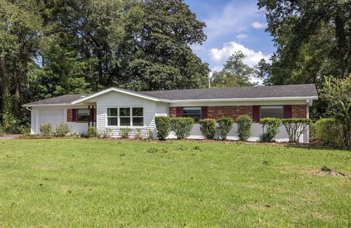 Gainesville Casa | UF 4min away! Gameroom-Funyard-Discgolf-Firetable