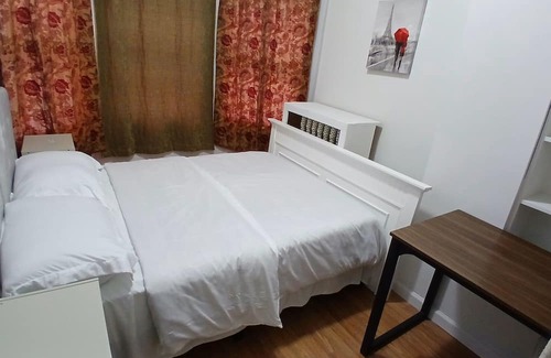 New London Apartamento | Cozy small bedroom for one person. Only half mile from Rt.95