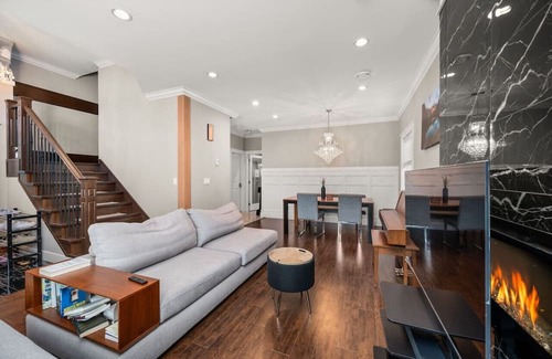 Burnaby Casa | Newly Listed Central Suite near Skytrain