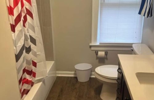 Robertsdale Casa | Charming 2-bedroom house in delightful Whiting with AC, WiFi