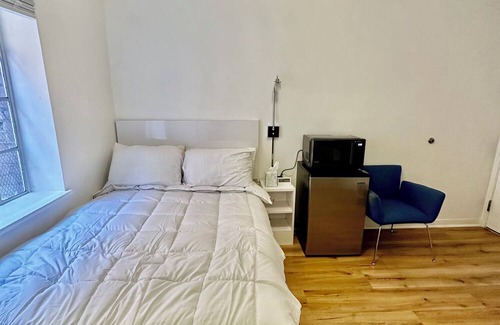 Downtown Long Beach Casa | Charming Micro Hotel with AC in Long Beach - Stay cool and cozy - NO WIFI/TV