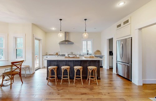 Sandwich Casa | NEW BUILD! Mountain views, minutes from Squam's Sandwich Beach and boat ramp!