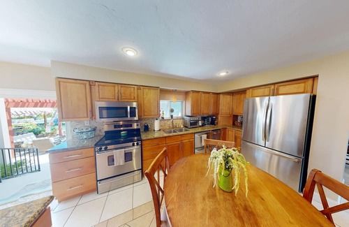 Big Coppitt Key Casa | 4BR/3BA Waterfront Home w/Pool, Tiki Bar, Dock, close to Key West, Sleeps 10