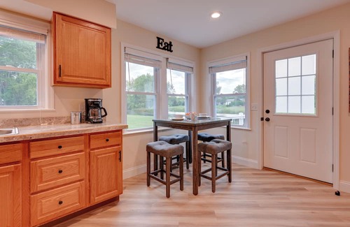 Bay City Apartamento | Riverfront Getaway 4 Mi to Downtown Bay City!
