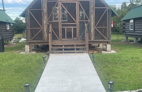 Crown Point Cabina | Cozy cabin with WiFi and AC in charming Marrero Cabin 7