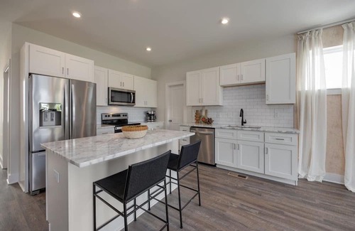 Whitebridge Casa | Sylvan Collective Retreat #1-5 - Mins to Midtown - Sleeps 40