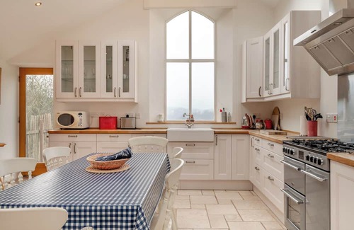 Lydney Cabaña | 3 bedroom accommodation in Hewelsfield, near Lydney