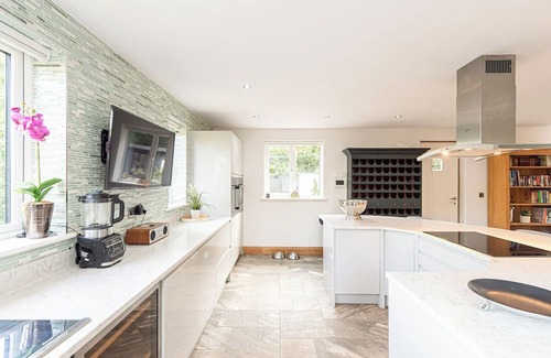 West Kirby Cabaña | 8 bedroom accommodation in Caldy, near West Kirby, Wirral