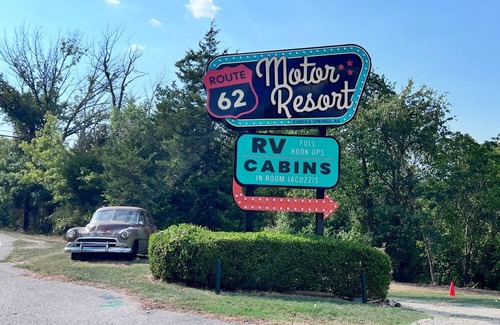 Eureka Springs Alquiler De RV | Route 62 Luxury Voyager Camper