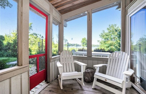 Fennville Casa | Charming Lake House Getaway on Hutchins Lake