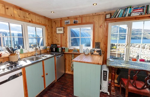 Garve Cabina | Luxury pods with a stunning loch view and access
