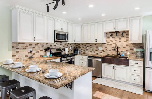 Ramona Casa | Spacious 4-bedroom Mountain house in Ramona Wine country with Games & Hot tub