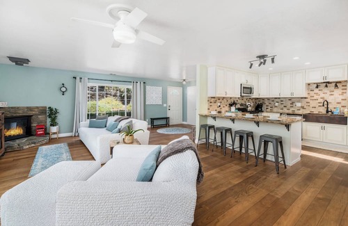 Ramona Casa | Spacious 4-bedroom Mountain house in Ramona Wine country with Games & Hot tub