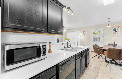 Franklin Park Casa | Beautiful Space - Nice yard - 10 min from DT