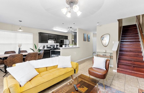 Franklin Park Casa | Beautiful Space - Nice yard - 10 min from DT