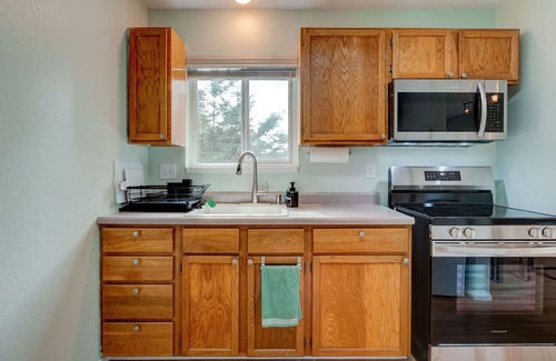 Battle Ground Casa | River's Edge, Cozy Guest House By The River