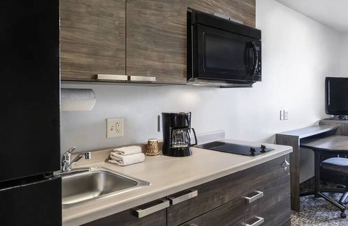 Pooler Casa | Welcoming Hotel w/In-Room Kitchenettes, Pet-Friendly, Near Savannah Airport, Fr