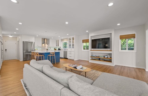Kuliouou - Kalani Iki Casa | Stunning 4BR Home w/Infinity Pool & Sunrise Ocean Views