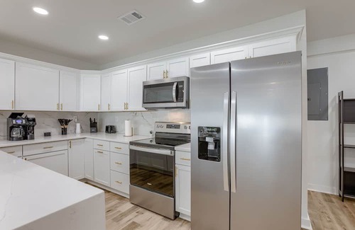 Riverview Casa | Family-Friendly Stay in Kansas 3Bedroom w/Backyard Arcade & Fire Pit