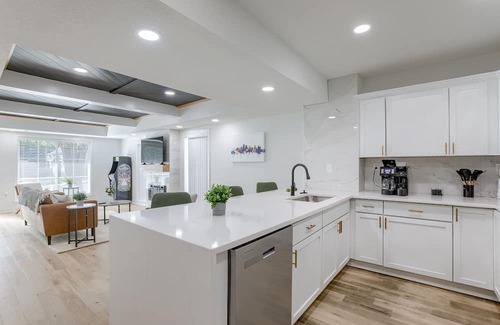 Riverview Casa | Family-Friendly Stay in Kansas 3Bedroom w/Backyard Arcade & Fire Pit