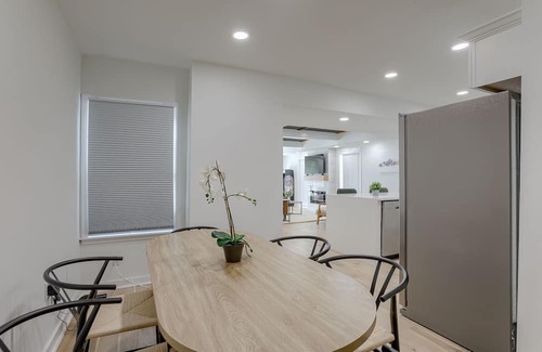 Riverview Casa | Family-Friendly Stay in Kansas 3Bedroom w/Backyard Arcade & Fire Pit