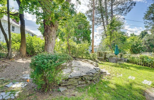 Newburgh Casa | Colorful Home ~ 1 Mi to Hudson River!