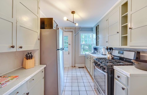 Newburgh Casa | Colorful Home ~ 1 Mi to Hudson River!