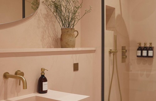 Ballycastle Apartamento | Yarn - Arlo Luxury King Suite